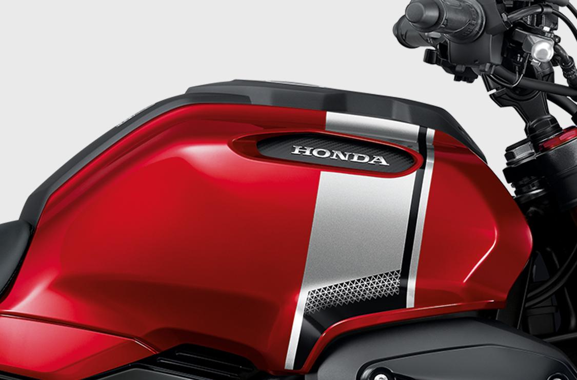 Bình xăng Honda CB150R thiết kế với nhiều điểm nhấn bắt mắt, tạo cảm gíac chắc chắn, khoẻ khoắn